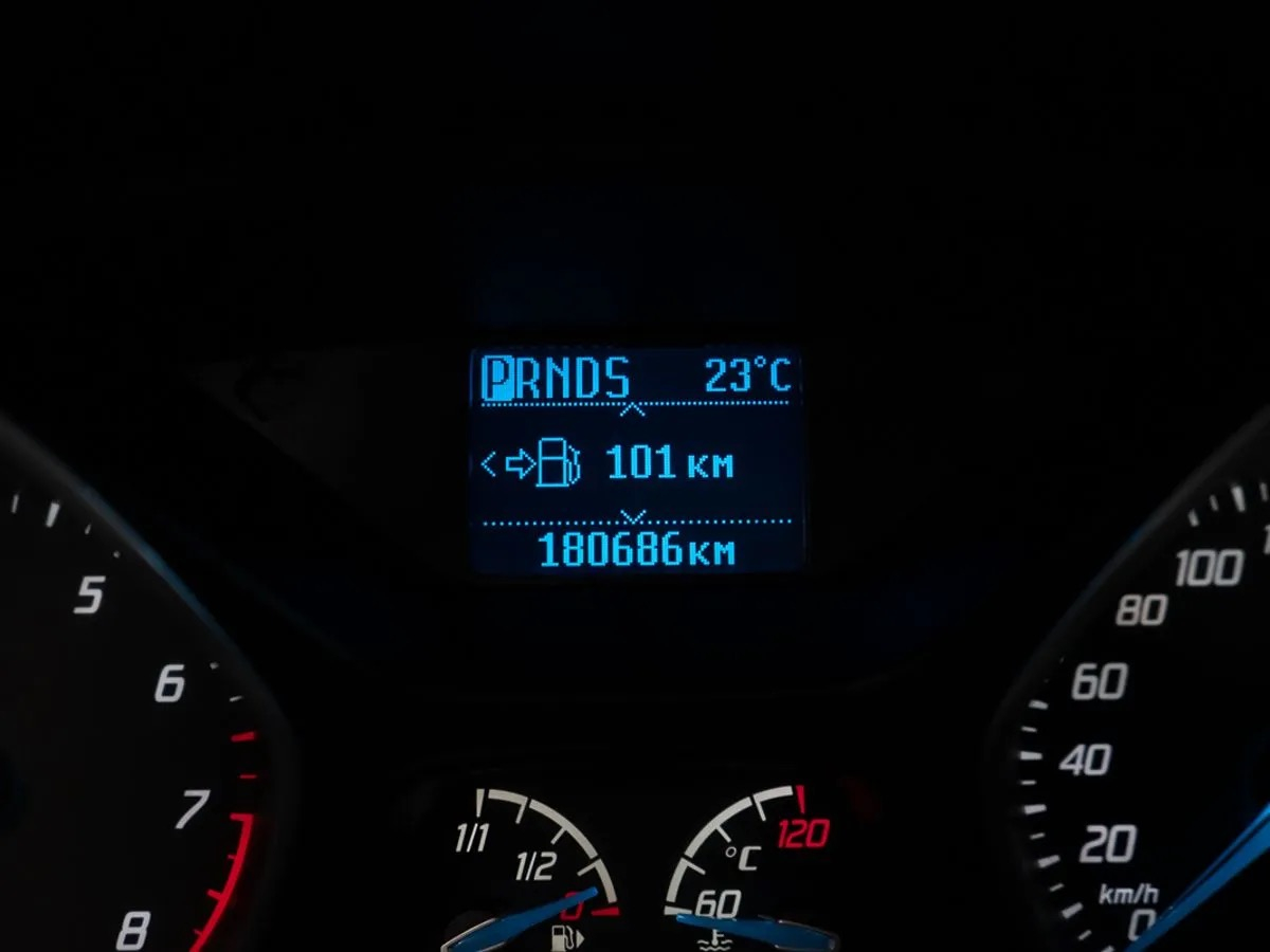 Ford Focus 2012, (Белый) с пробегом 180 000 км в Новосибирске